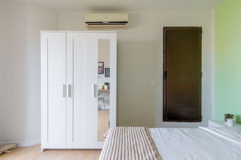 Private room in Madrid photo 3