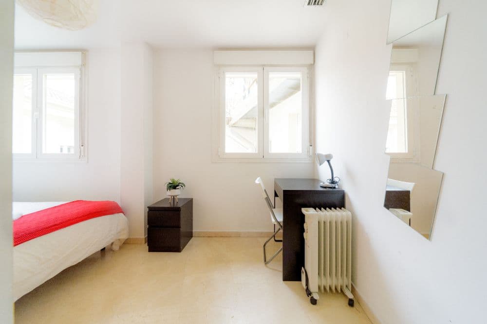 Private room in Madrid photo 3