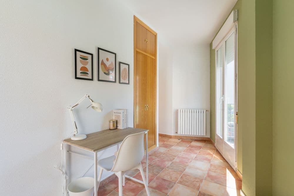 Private room in Madrid photo 3