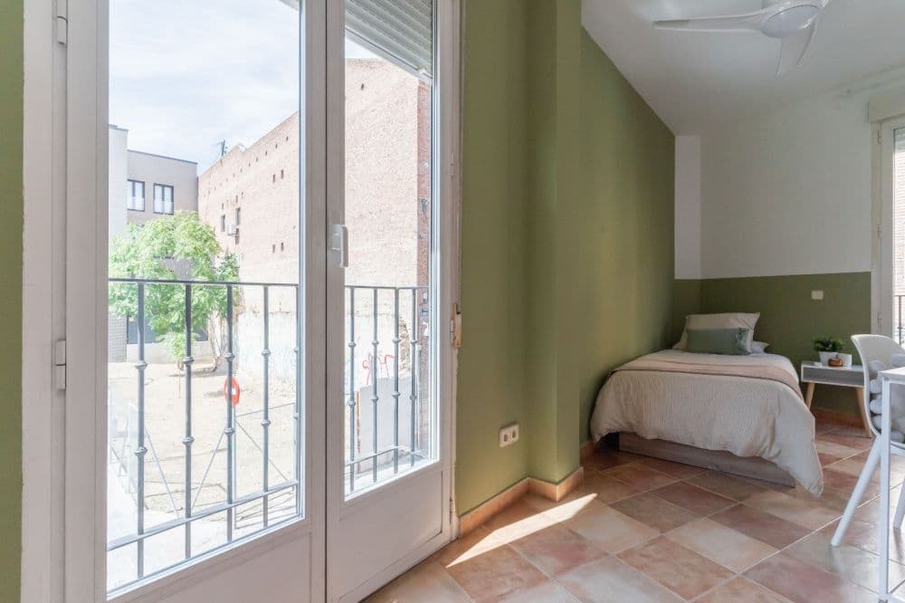Private room in Madrid photo 2