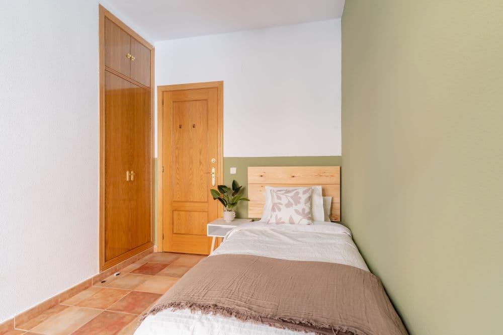 Private room in Madrid photo 3