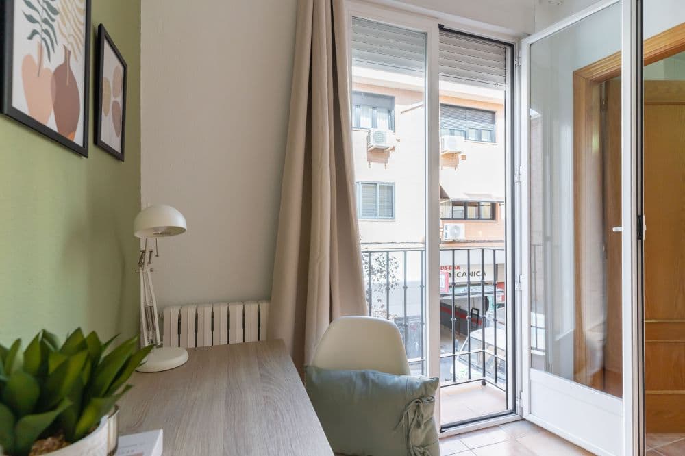 Private room in Madrid photo 4
